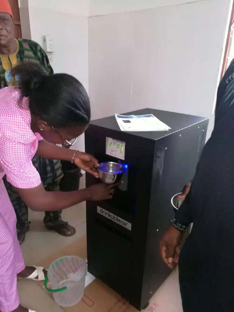 Générateur C8 au Togo avec l'humanitaire